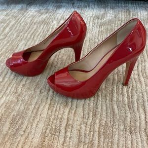 Pour La Victoire patented leather red peep toe 4” pumps